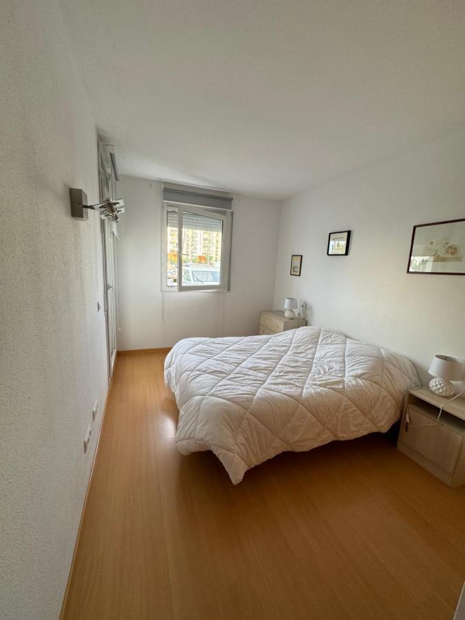 Marina 2 Apartment Roses Bagian luar foto