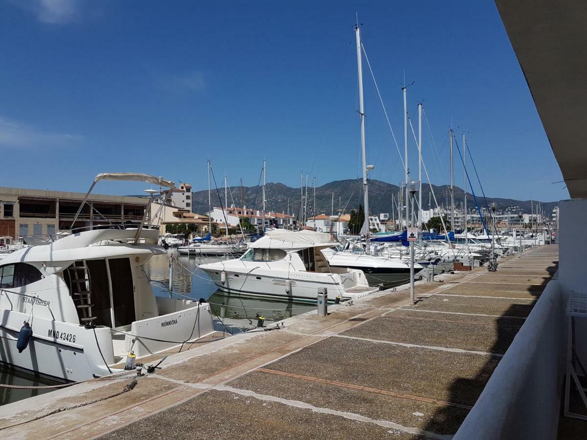 Marina 2 Apartment Roses Bagian luar foto
