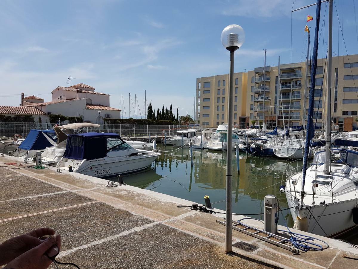 Marina 2 Apartment Roses Bagian luar foto